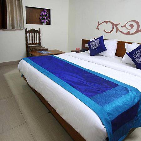 Hotel Campus Ahmedabad Buitenkant foto