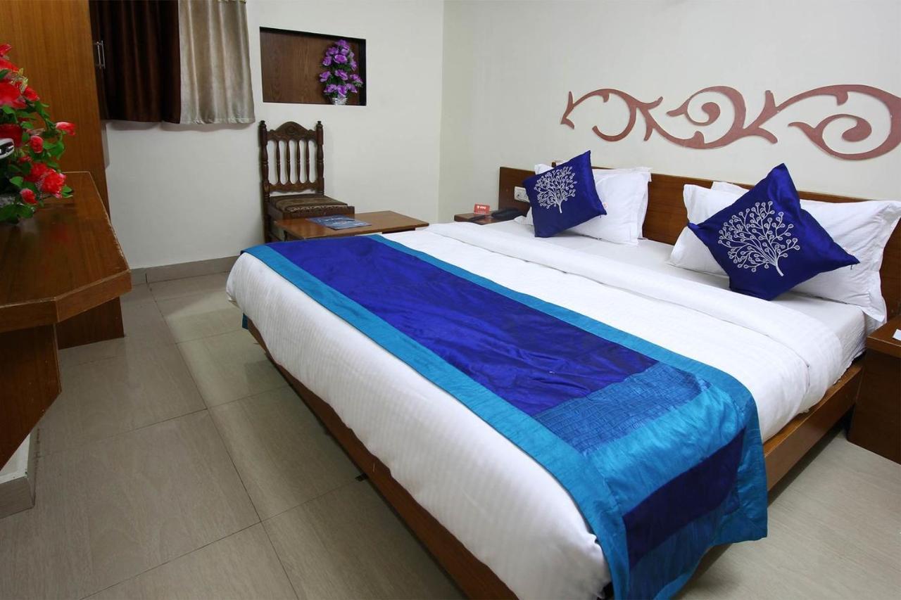 Hotel Campus Ahmedabad Buitenkant foto