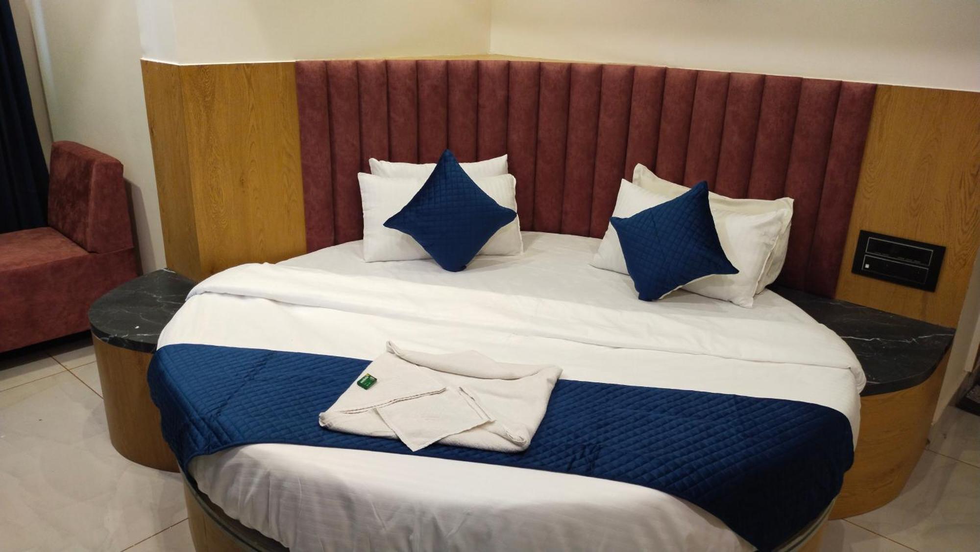 Hotel Campus Ahmedabad Buitenkant foto